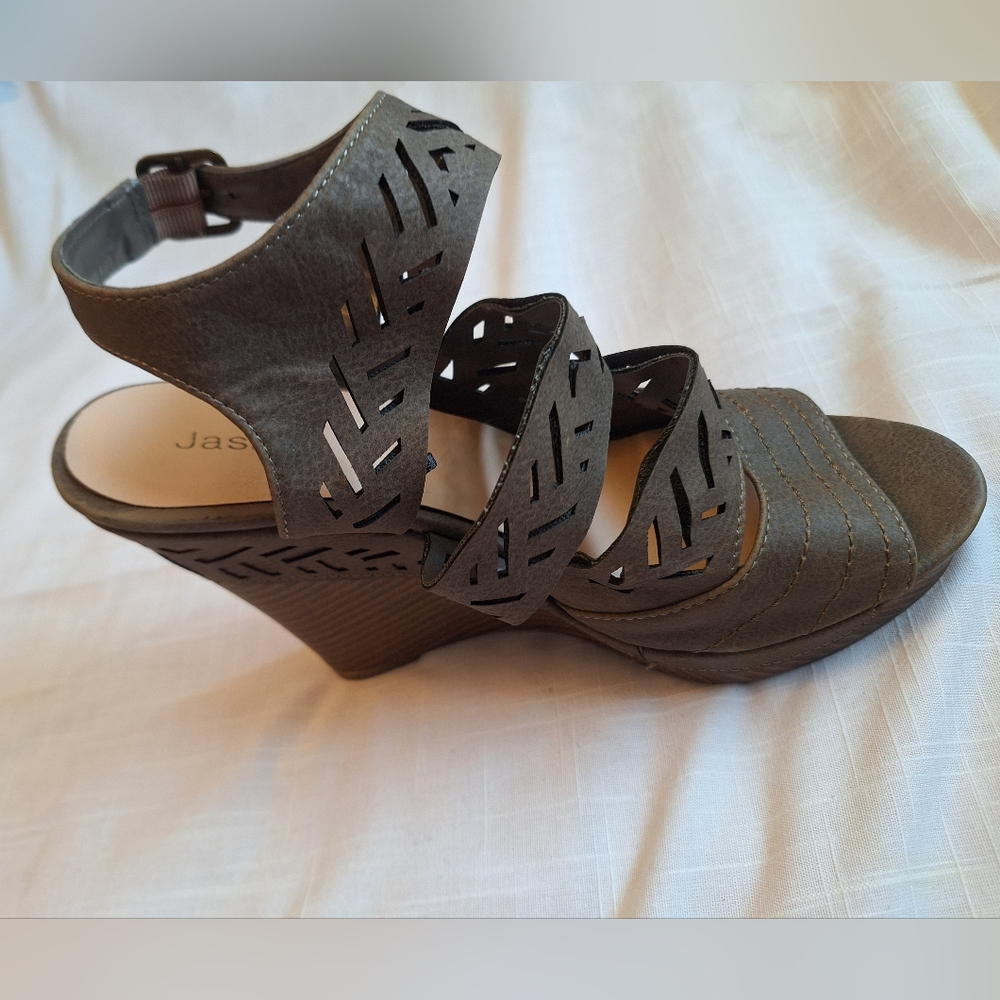 Jasmine Brown Platform Wedge Strapy Cut Out Sandel with Chunky Heel Women's 9